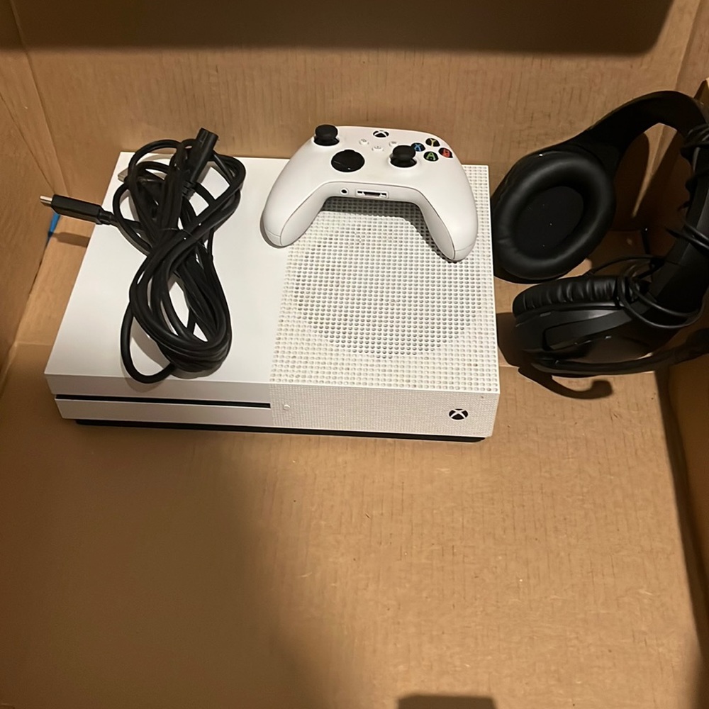 xbox one s headset HDMi cord xbox controller